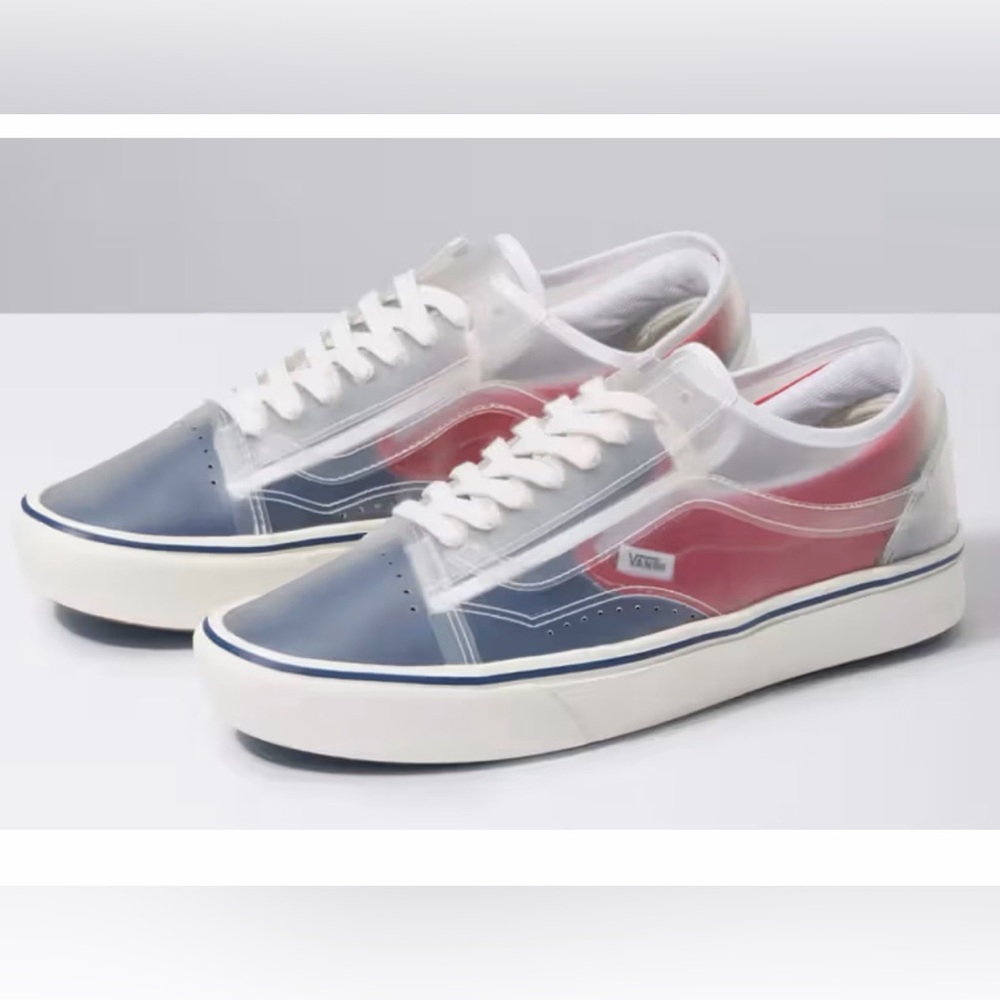 Vans Slip-Skool Sneaker in True Navy/Red Unisex